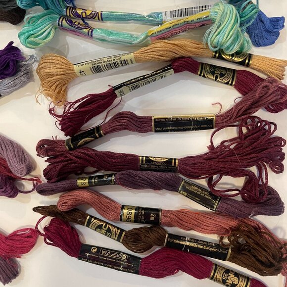 Embroidery Threads - cotton/metallic/silk/wool - Picture 5 of 9